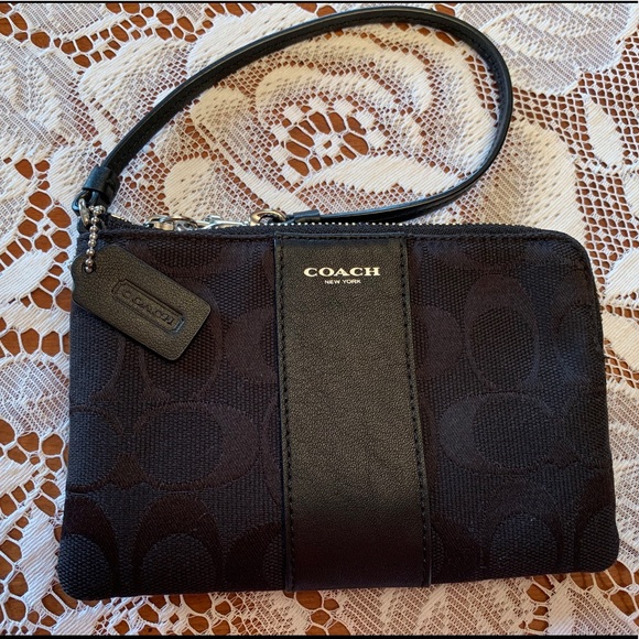 Coach Handbags - Coach Wristlet